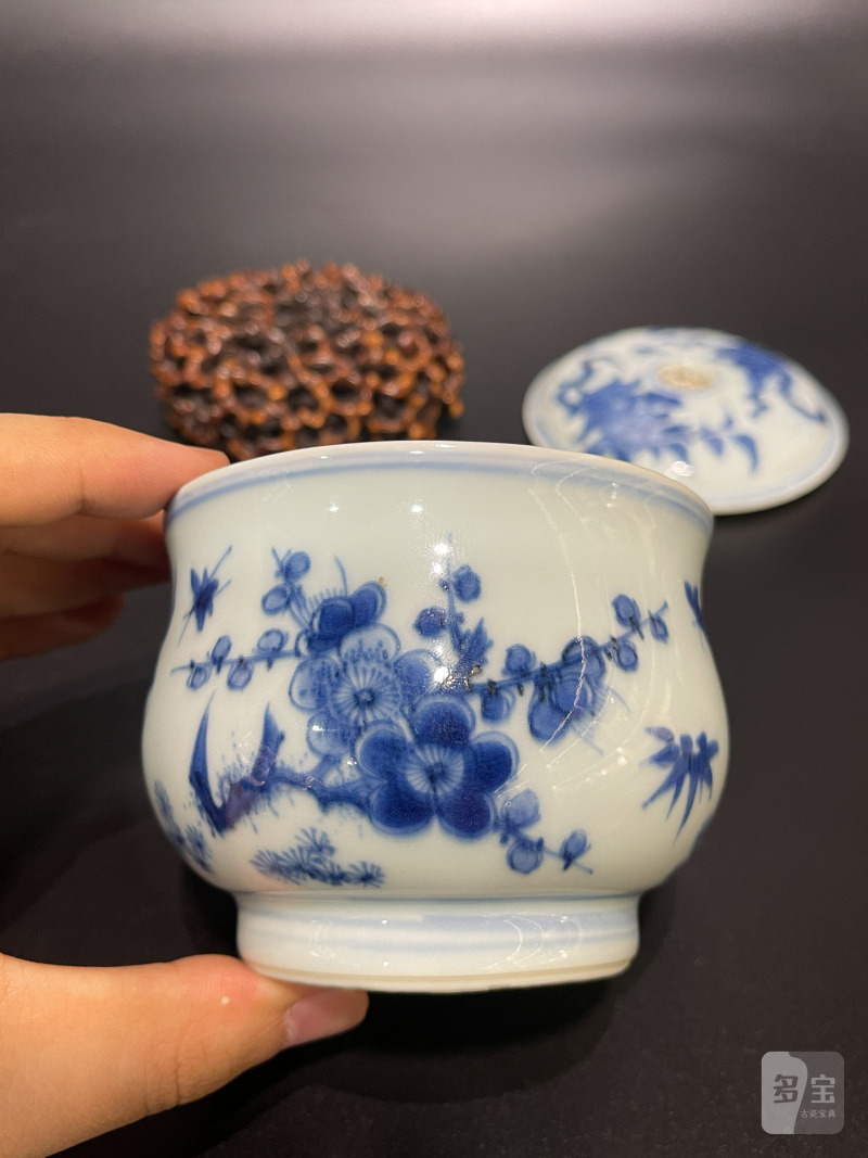 明崇祯 青花折枝花卉纹香薰 - 图8